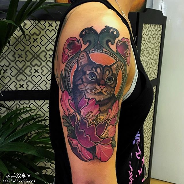 肩部牡丹猫咪纹身图案