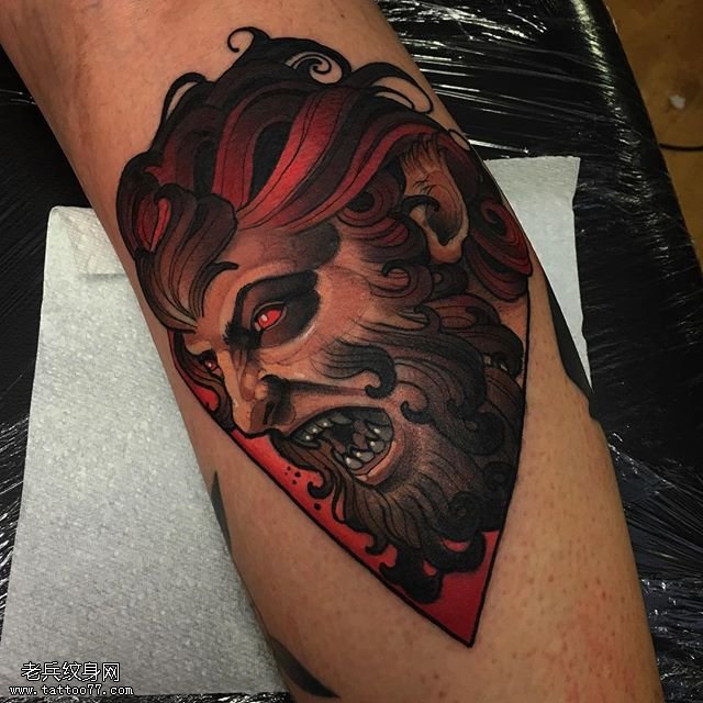 小腿的经典人物纹身图案