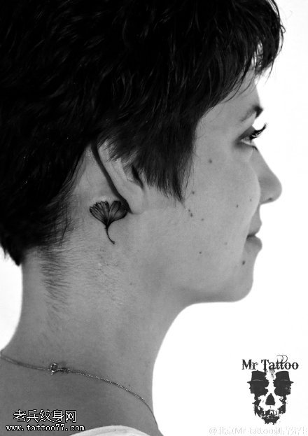耳朵下的一片叶子纹身图案