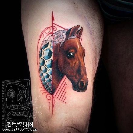 大腿上的马儿纹身图案