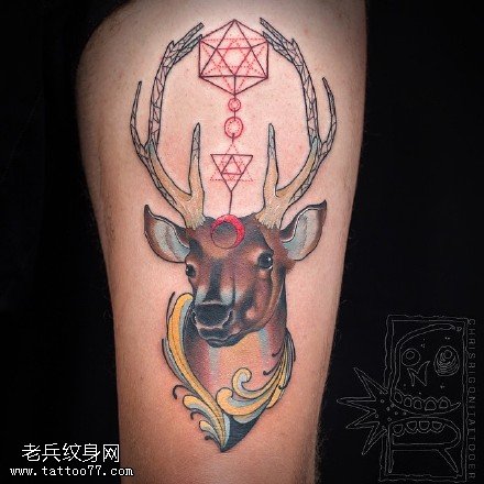 大腿彩绘的灵鹿纹身图案