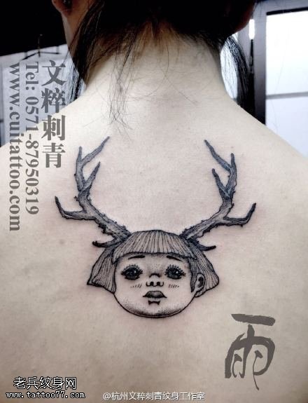 背部的小龙人纹身图案