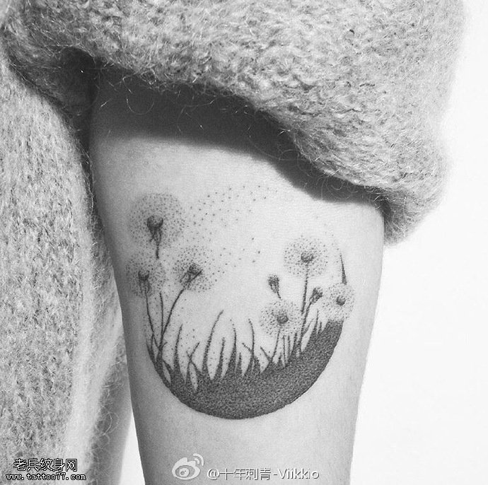 手臂上清新的蒲公英纹身图案