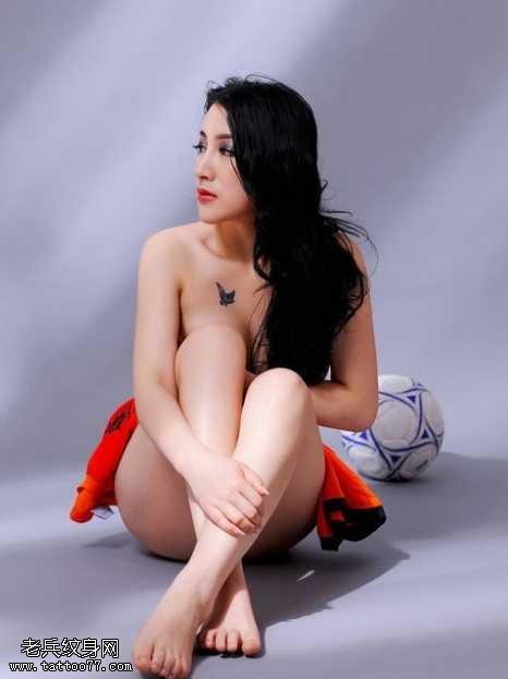 足球性感蝴蝶纹身图案