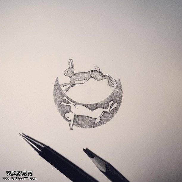 月亮上的两只兔子纹身图案