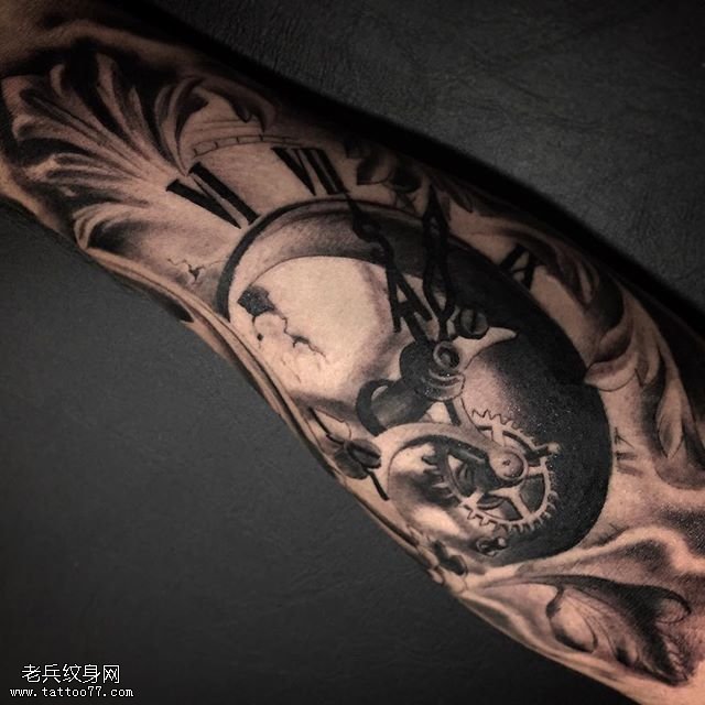 小腿的齿轮表纹身图案