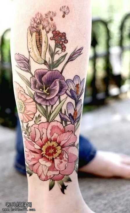 小腿部花朵纹身图案