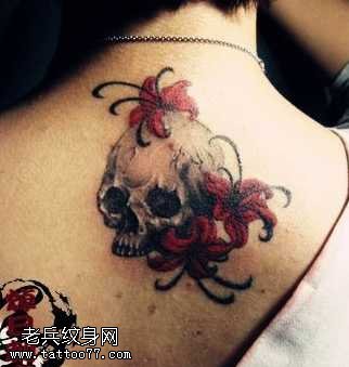 背部骷髅彼岸花纹身图案