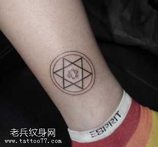 腿部小巧六芒星纹身图案