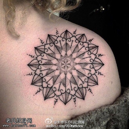 肩膀时尚梵花纹身图案
