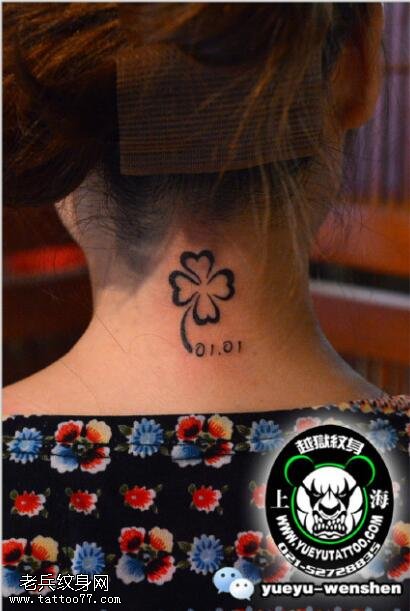 脖子点刺四叶草纹身图案