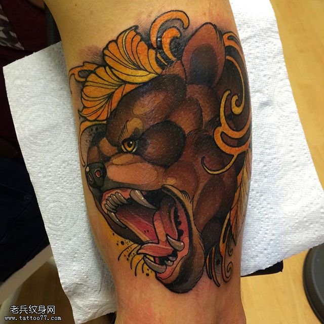 小腿的浣熊纹身图案