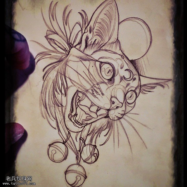 手稿线条的猫咪纹身图案