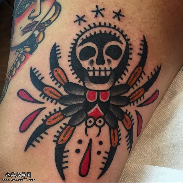 小腿的写实螃蟹纹身图案