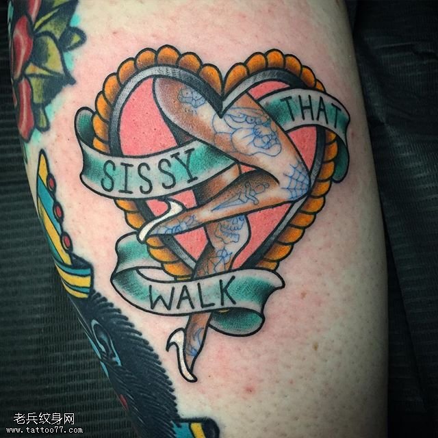 腿部的心形美腿纹身图案