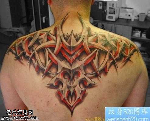 背部经典的立体图腾纹身图案