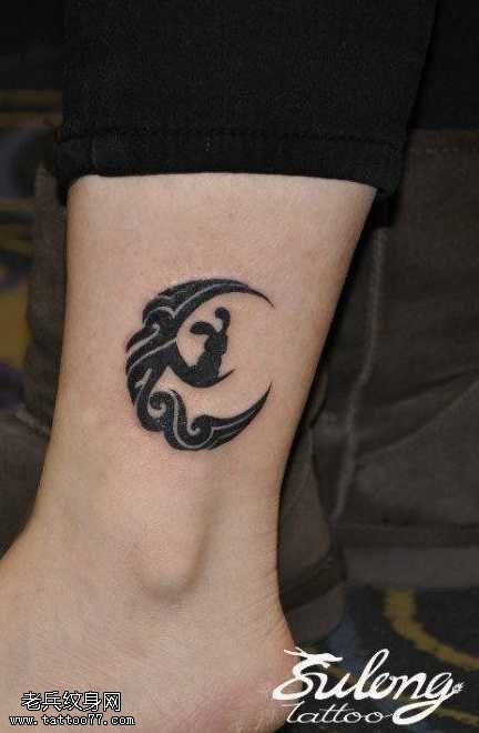 腿部时尚的图腾月亮纹身图案