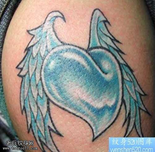 胳膊爱心翅膀纹身图案