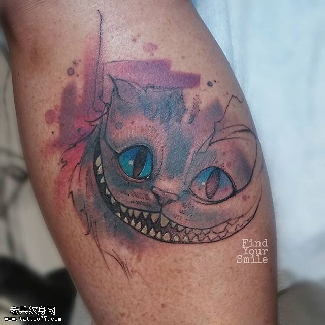 小腿肚彩绘的猫咪纹身图案