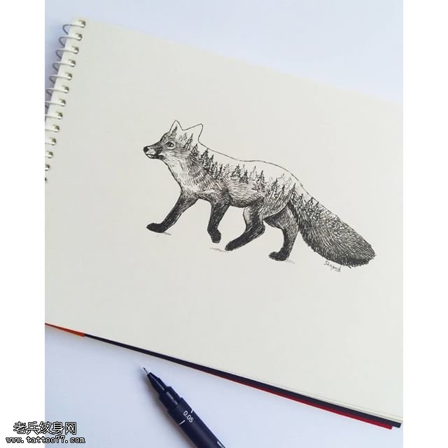 手稿线条的浣熊纹身图案