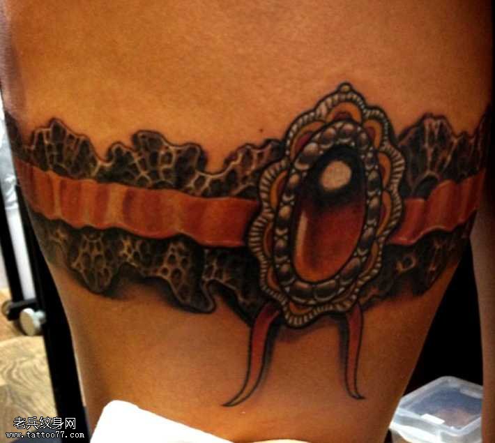 腿部宝石感蕾丝纹身图案