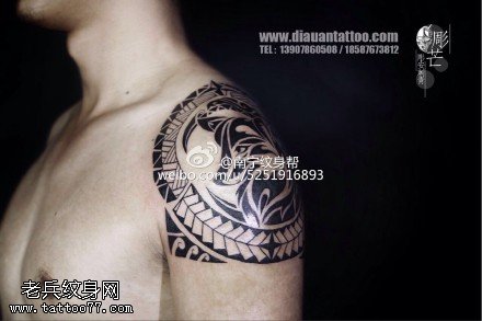 肩膀狗图腾纹身图案