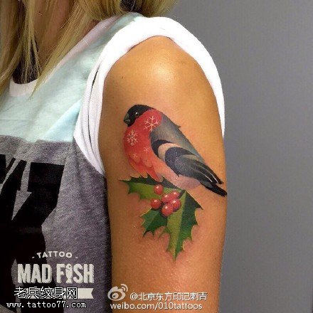 肩膀的小鸟纹身图案
