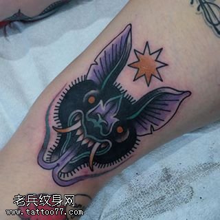 大腿的兔子纹身图案