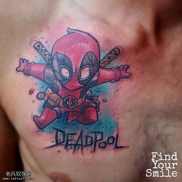 胸部的小超人纹身图案