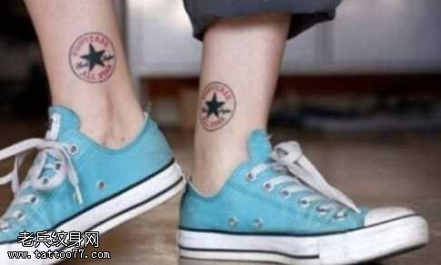 脚部五角星彩色纹身图案