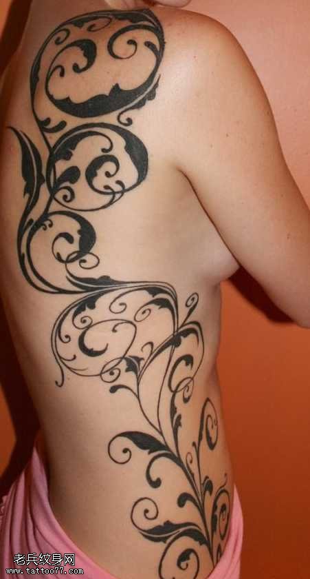背部漂亮的暂时性纹身图案