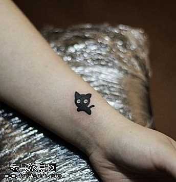 手臂可爱图腾猫咪纹身图案