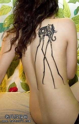 背部长腿象纹身图案