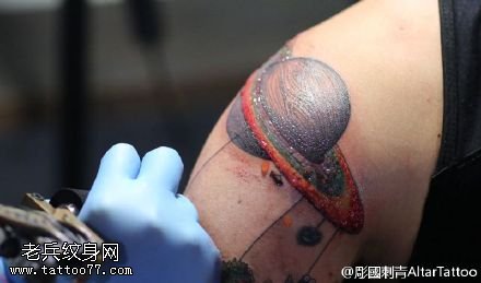 彩绘中的星球纹身图案