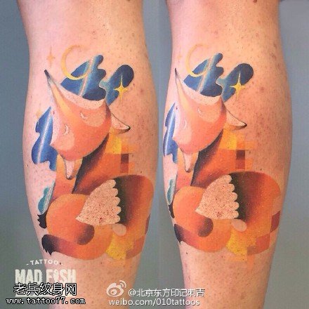小腿上的狐狸纹身图案