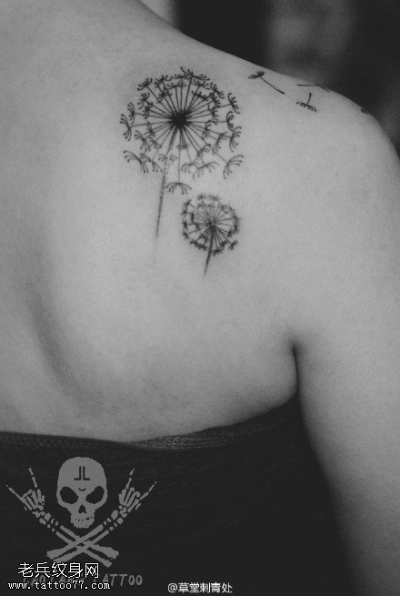 肩膀的蒲公英纹身图案