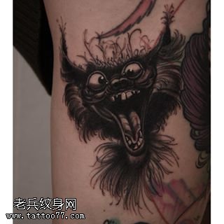 腿部的松鼠纹身图案