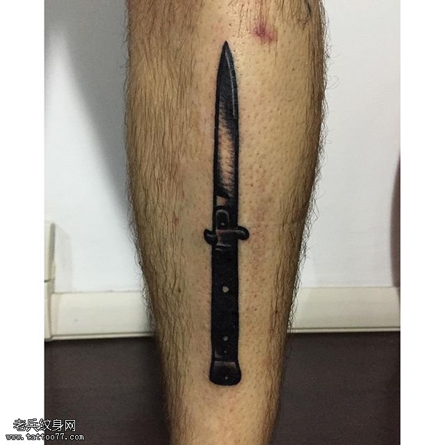 小腿的小匕首纹身图案