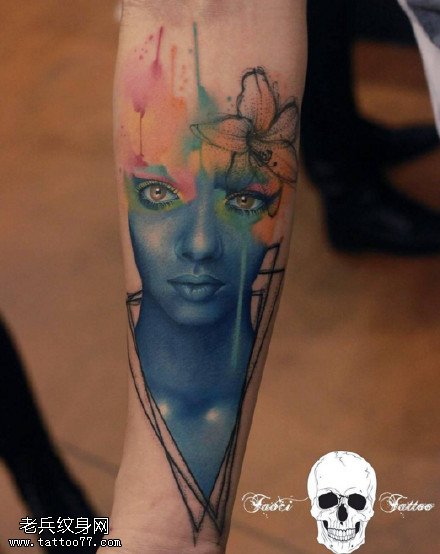 小腿水彩漂亮肖像纹身图案