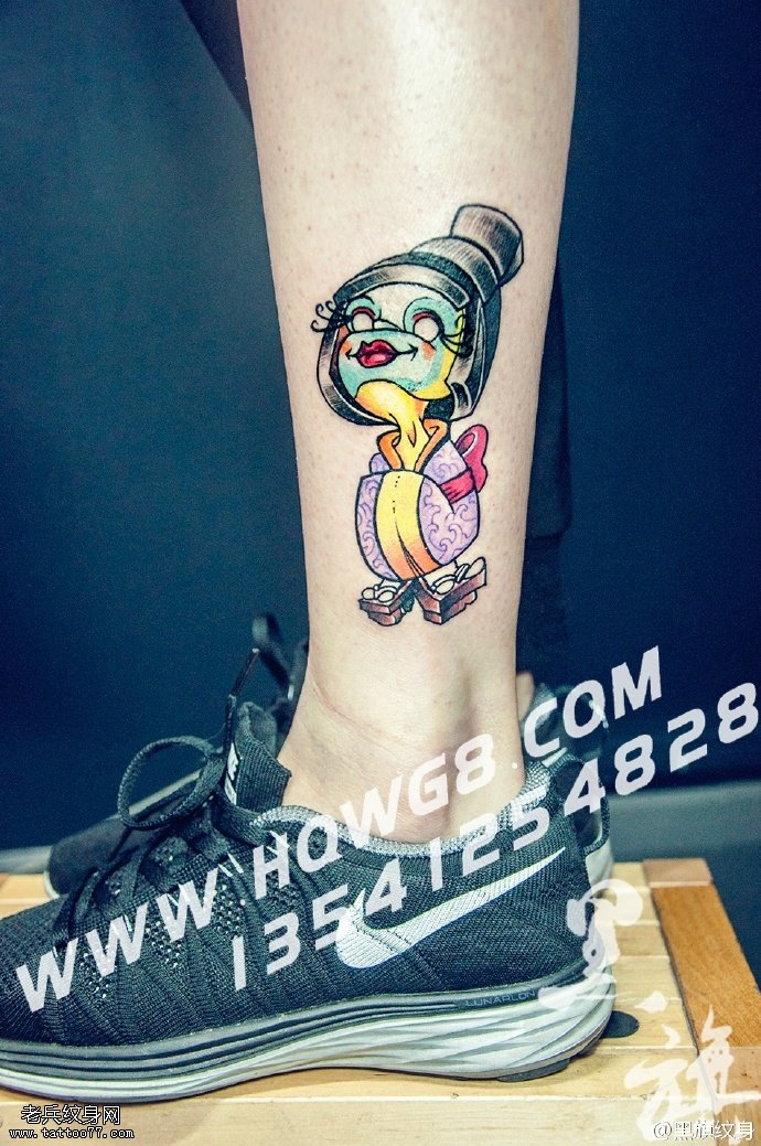 小腿的艺妓纹身图案