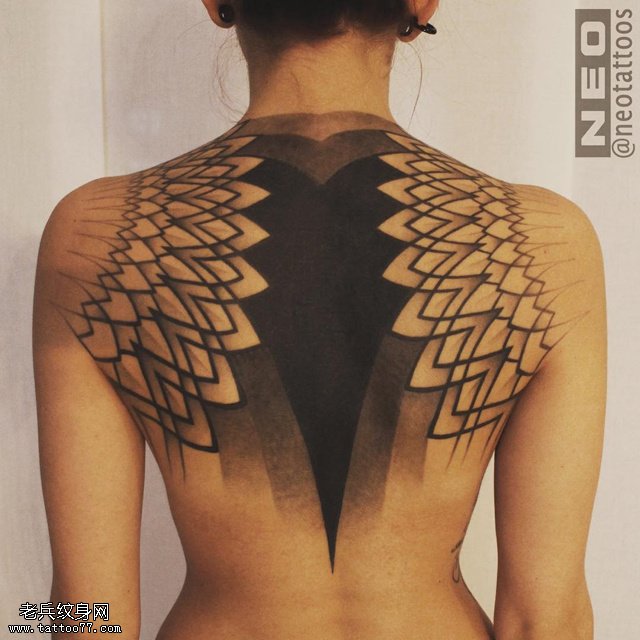 背部3D翅膀纹身图案