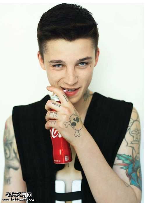 国外字母骷髅纹身图案