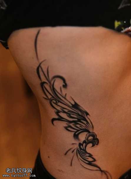 腰部图腾花纹纹身图案