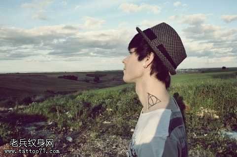 脖部图腾纹身图案