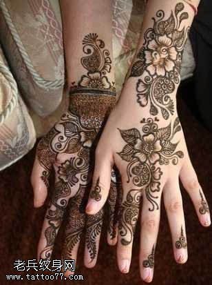 手背情侣花纹纹身图案