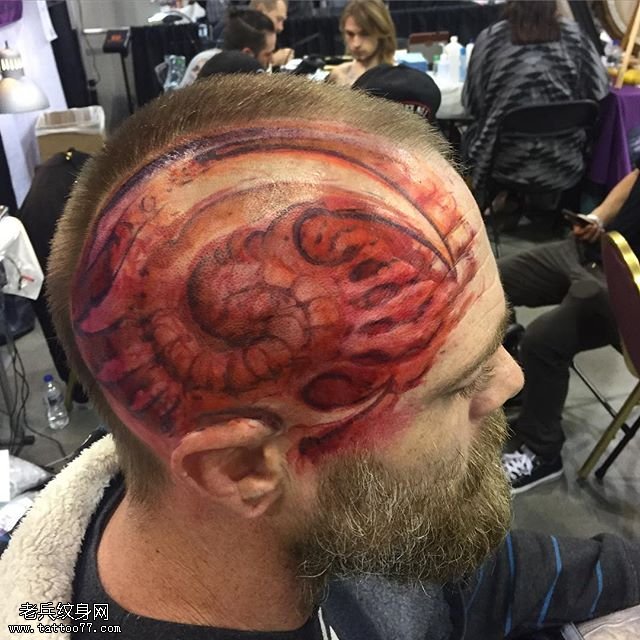 头部虐心的大脑纹身图案