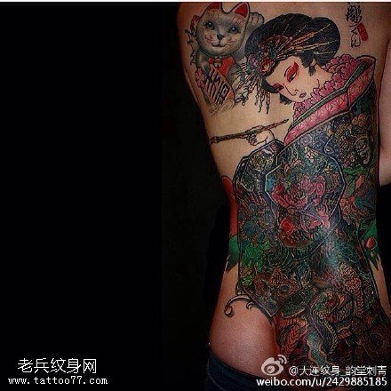 背部艺妓猫纹身图案