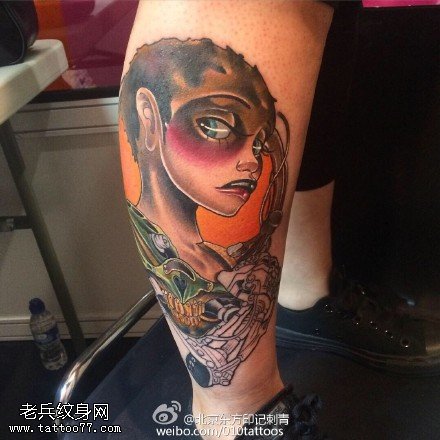 小腿上的人物纹身图案