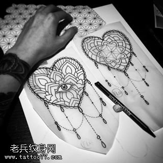手臂心形梵花纹身图案