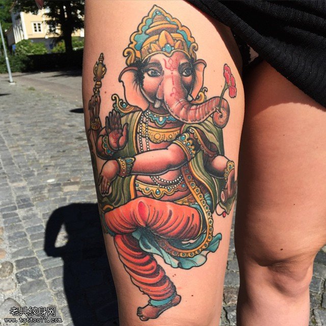 大腿彩绘象神纹身图案